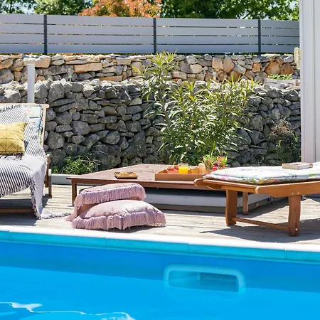 Cozy In With Outdoor Swimming Pool Vodnjan