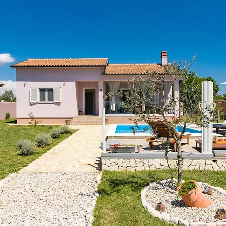 Holiday home Cozy In With Outdoor Swimming Pool Vodnjan