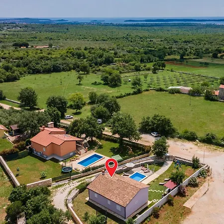 Cozy In With Outdoor Swimming Pool *