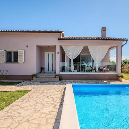 Cozy In With Outdoor Swimming Pool Holiday home Vodnjan