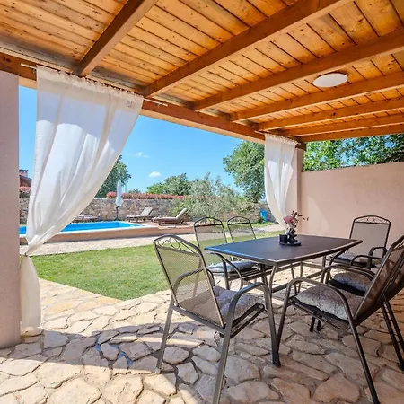 Cozy In With Outdoor Swimming Pool * Vodnjan