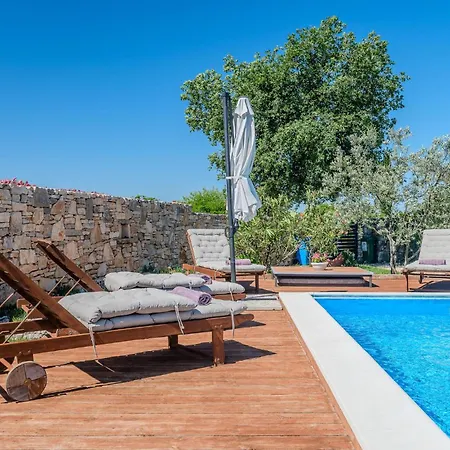 Holiday home Cozy In With Outdoor Swimming Pool
