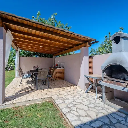 Holiday home Cozy In With Outdoor Swimming Pool Vodnjan