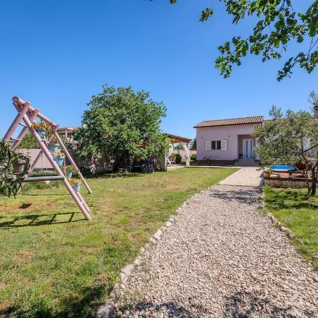 Cozy In With Outdoor Swimming Pool * Vodnjan