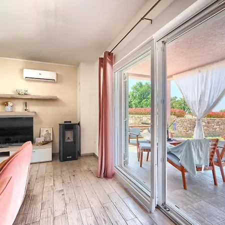 Cozy In With Outdoor Swimming Pool Holiday home Vodnjan