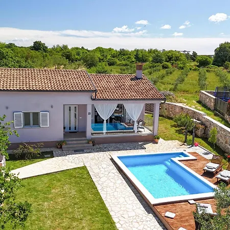Holiday home Cozy In With Outdoor Swimming Pool Vodnjan