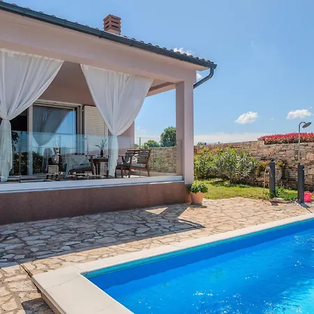 Cozy In With Outdoor Swimming Pool Holiday home Vodnjan