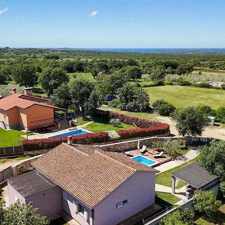 Cozy In With Outdoor Swimming Pool * Vodnjan